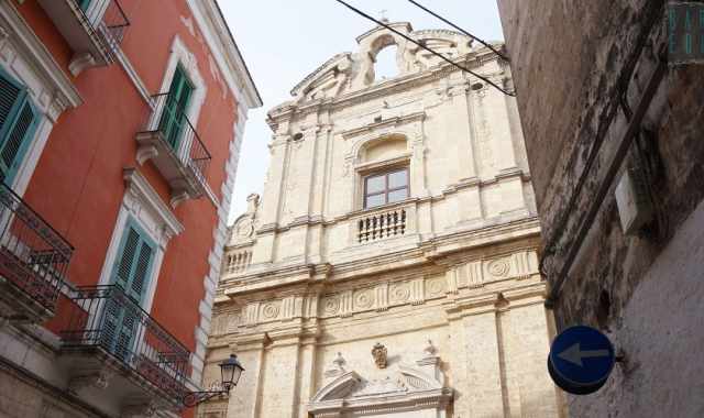 Bari, Santa Teresa dei Maschi: quel tempio barocco prima salvato e poi trasformato